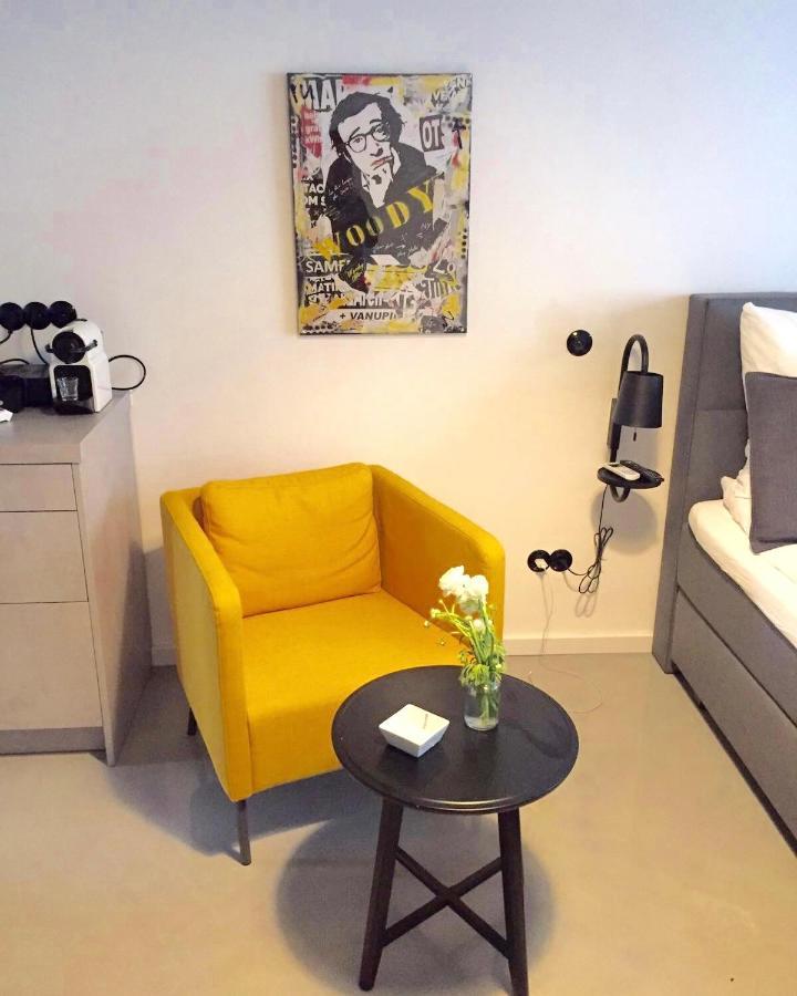 Square Rooms 8 Dusseldorf Bagian luar foto