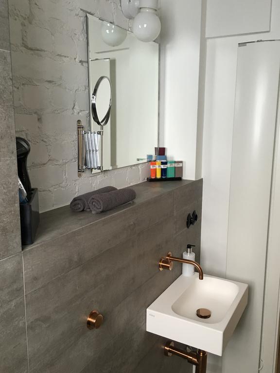 Square Rooms 8 Dusseldorf Bagian luar foto