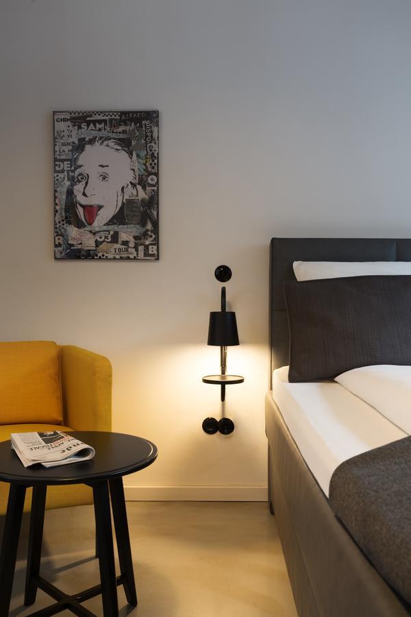 Square Rooms 8 Dusseldorf Bagian luar foto